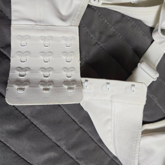 Lululemon Ta Ta Tamer II - 30-32 B/C White - Picture 8 of 8